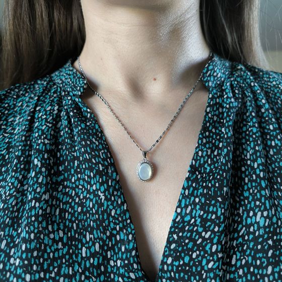 Срібна підвіска з фіанітами, перламутром