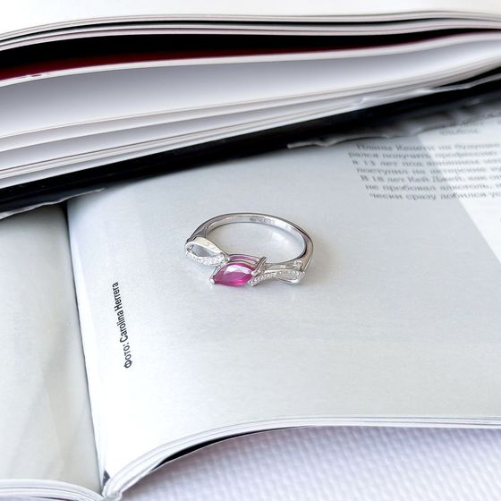 Срібна каблучка з рубіном 0.912ct, фіанітами