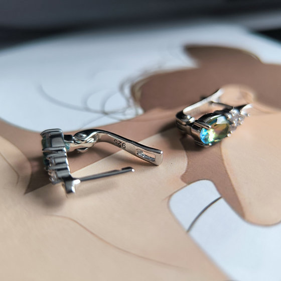 Срібні сережки з містичним топазом 1,51 карата