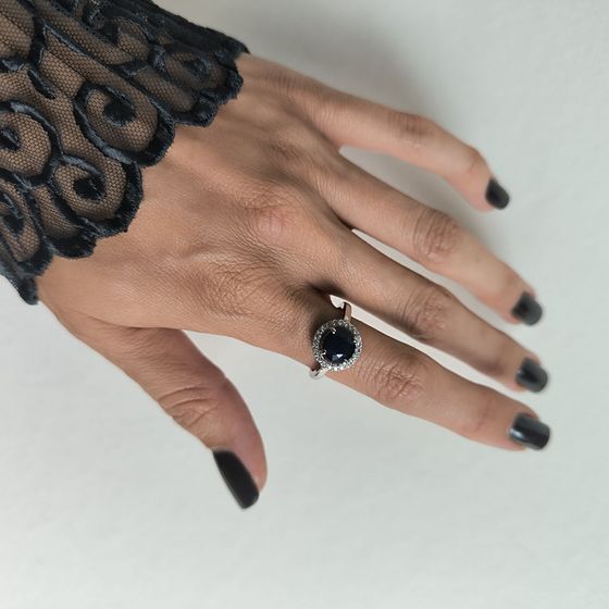 Серебряное кольцо с сапфиром 2.895ct, фианитами