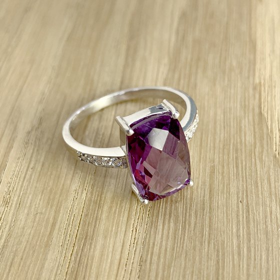 Серебряное кольцо с александритом 5.292ct