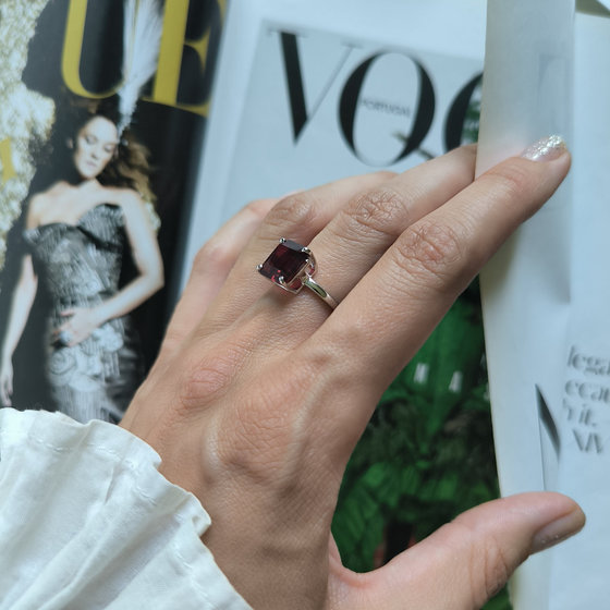Silver ring with a 3.913ct nano garnet