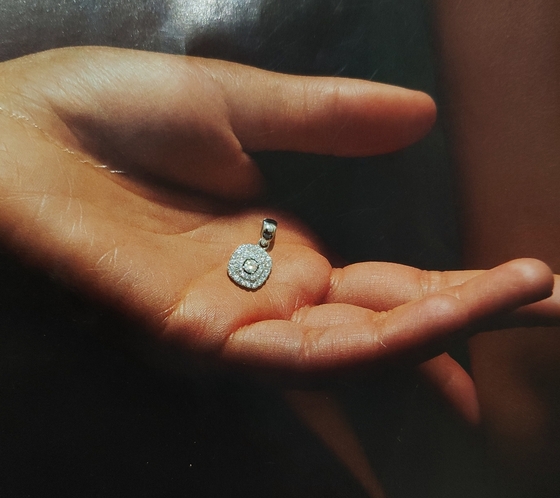 Silver pendant with phianites