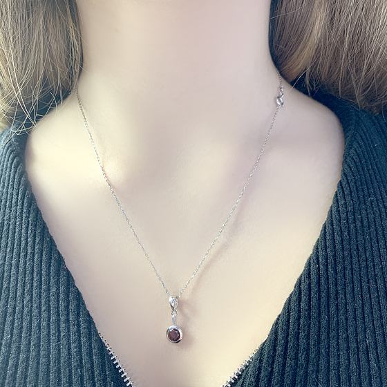 Срібна підвіска з гранатом 0,942 карата