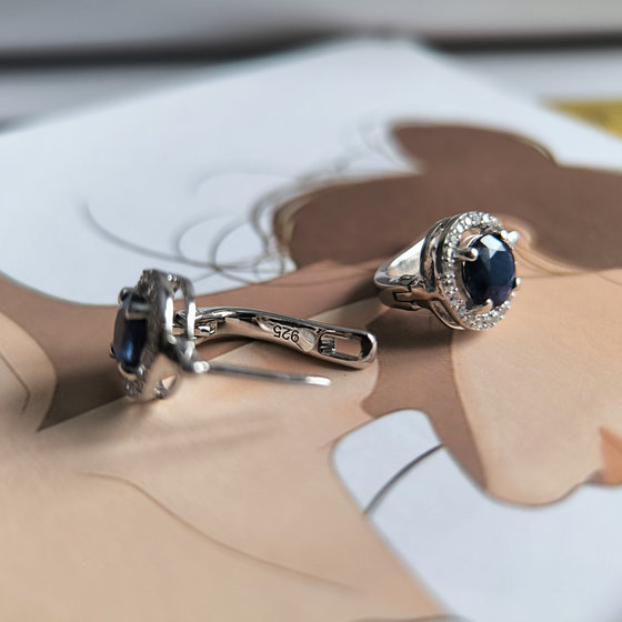 Silver earrings with 2.628ct sapphire, cubic zirconia