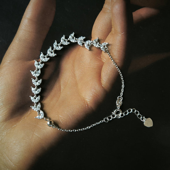 Silver bracelet with cubic zirconia