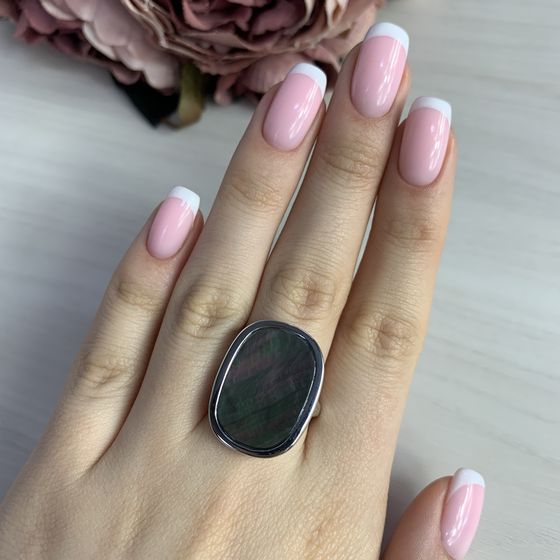 Silver ring with mother-of-pearl 4.078ct