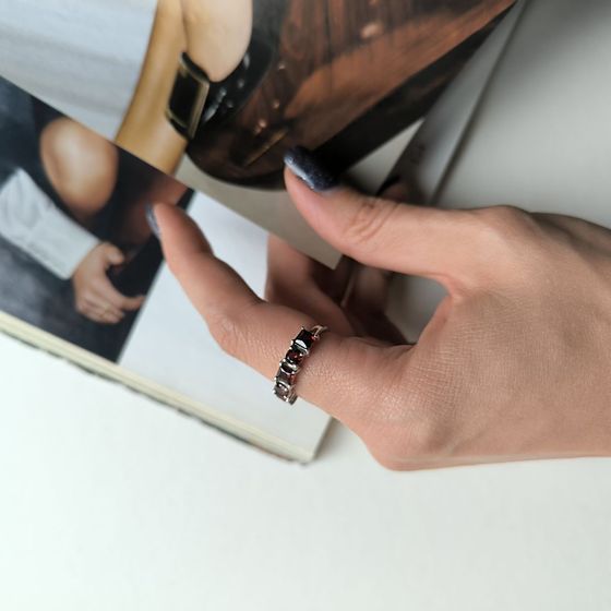 Срібна каблучка з гранатом 1,85 карата