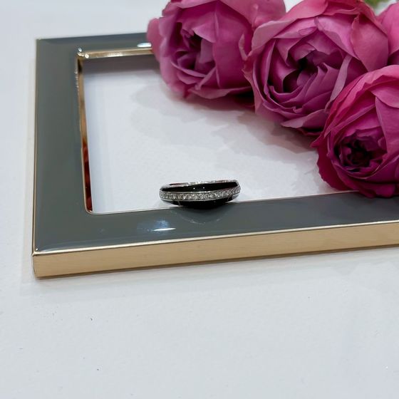 Срібна каблучка з фіанітами, емаллю