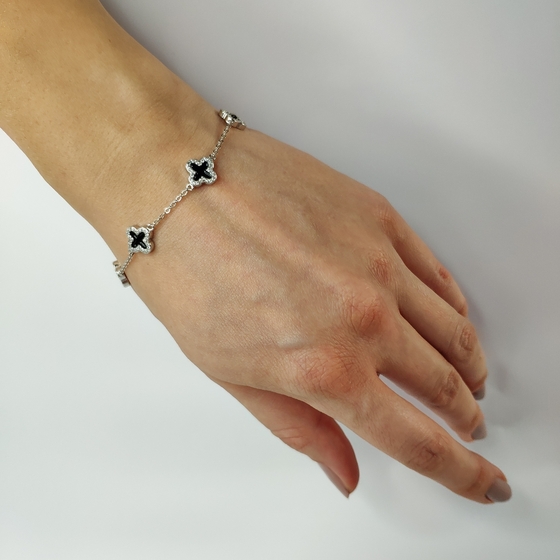 Silver bracelet with yemallu