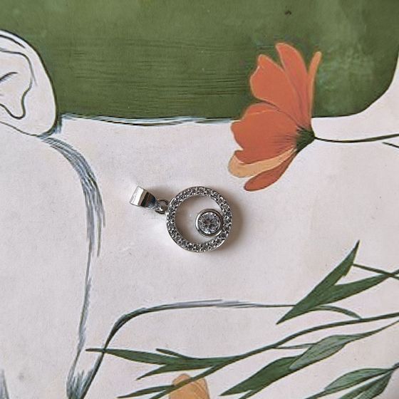 Silver pendant with phianites