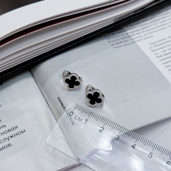 Срібні сережки з оніксом, фіанітами