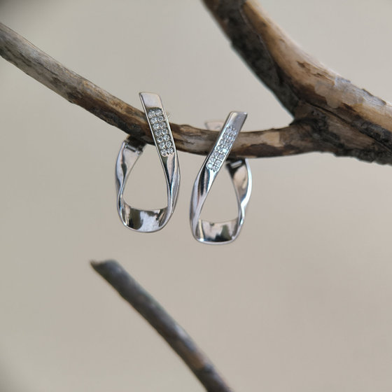 Срібні сережки з фіанітами