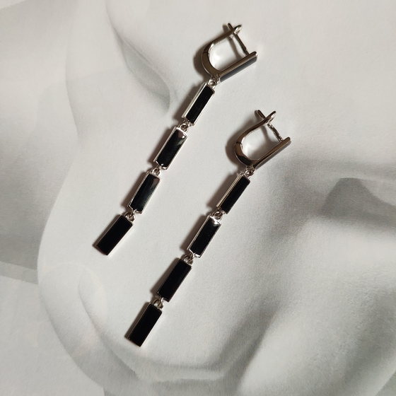 Silver earrings with yemallu