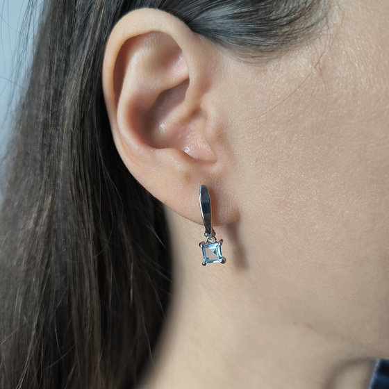 Срібні сережки з топазом 1,755 карата