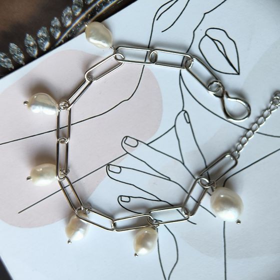 Silver bracelet with baroque pearls