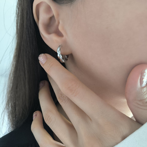 Срібні сережки без каменів