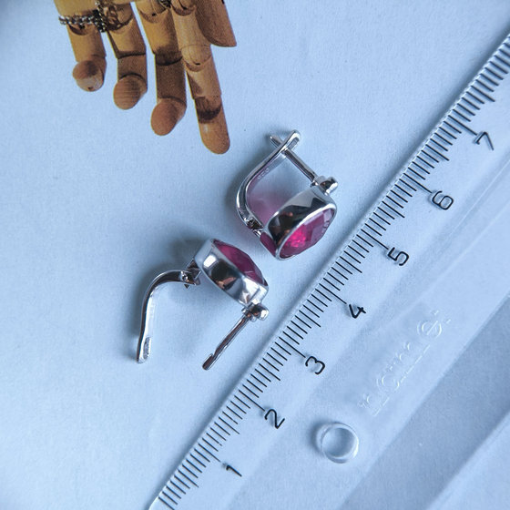 Silver earrings with 7ct ruby
