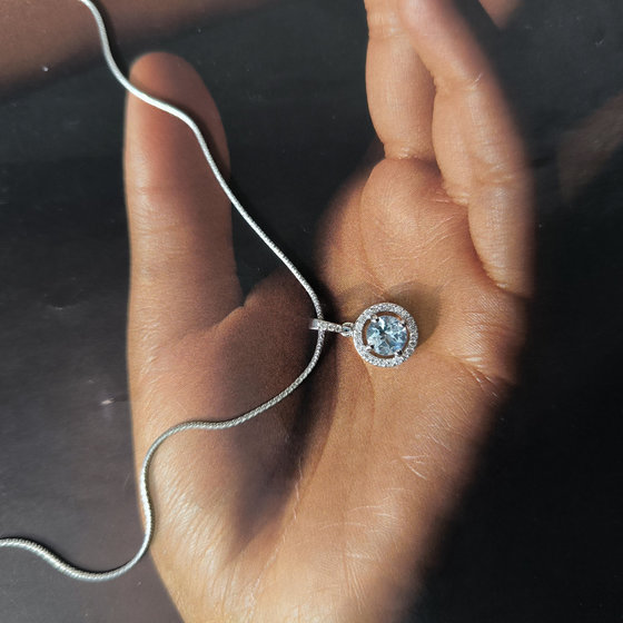 Серебряная подвеска с топазом 1.269ct, фианитами