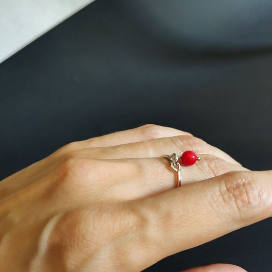 Срібна каблучка з коралом