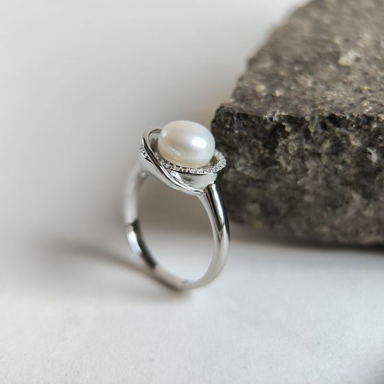 Silver ring with pearls