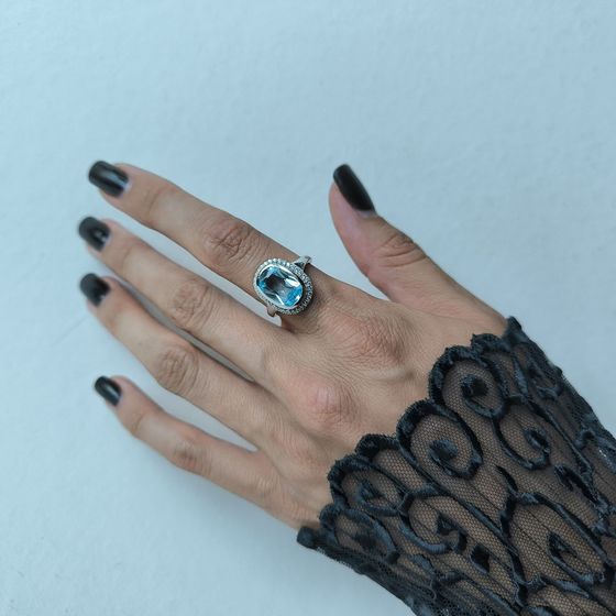 Серебряное кольцо с топазом 4.81ct