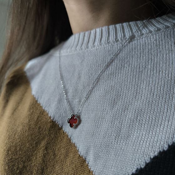 Silver necklace with agate