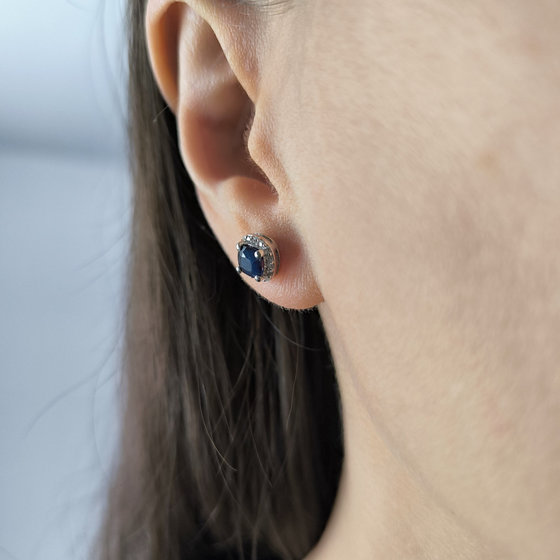 Серебряные серьги с сапфиром 1.802ct, фианитами