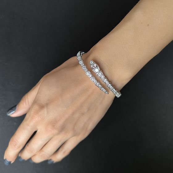 Silver bracelet with phianites