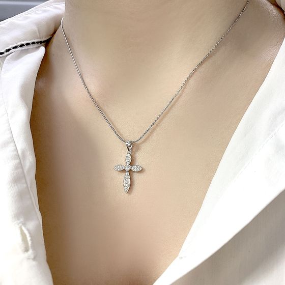 Silver cross with phianites