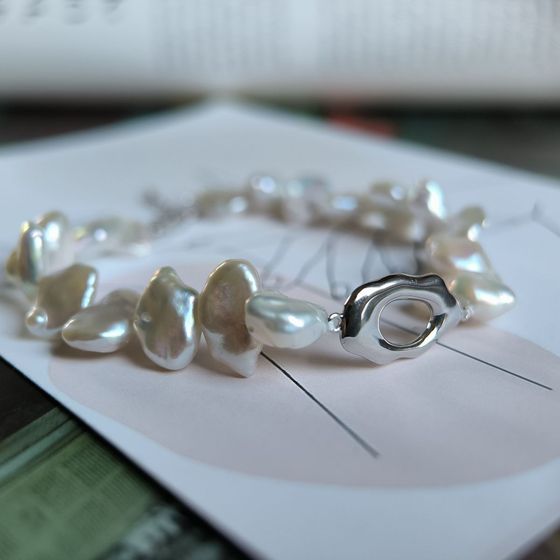Silver bracelet with baroque pearls