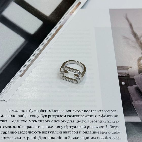 Срібна каблучка з фіанітами