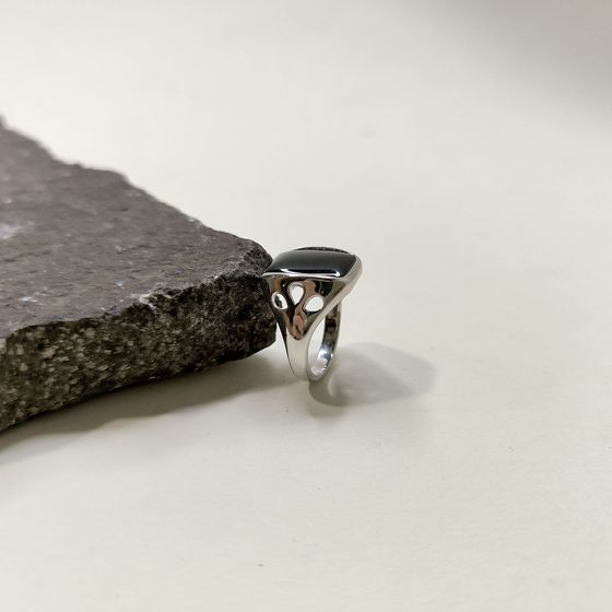 Срібна каблучка з оніксом
