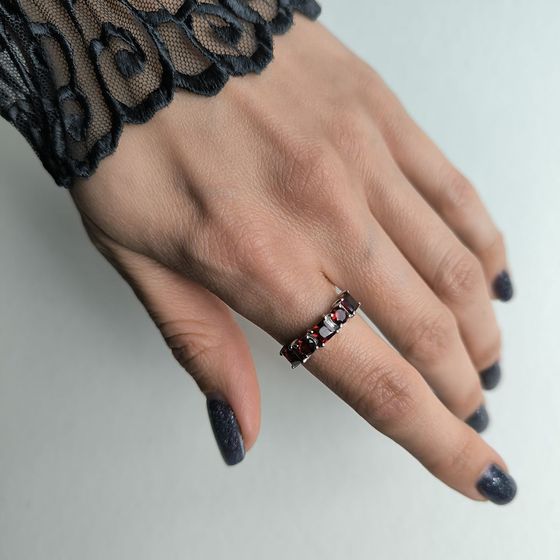 Срібна каблучка з гранатом 1,85 карата