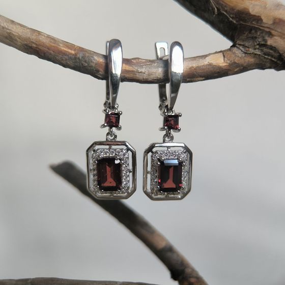 Срібні сережки з гранатом 3.301ct