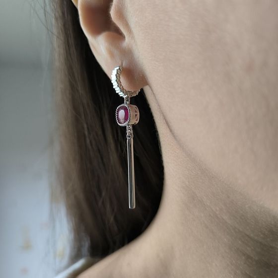 Срібні сережки з рубіном