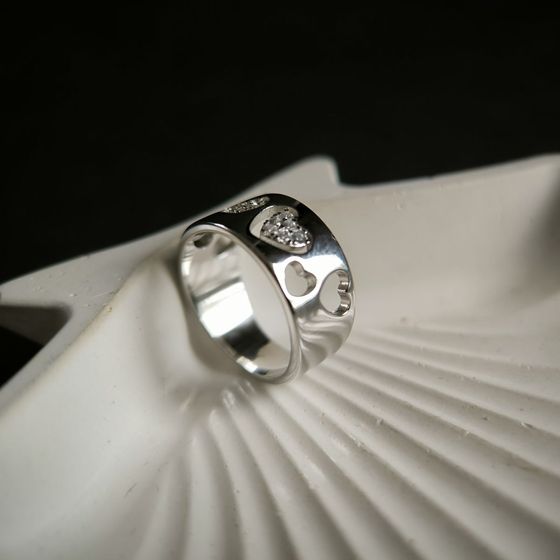 Срібна каблучка з фіанітами