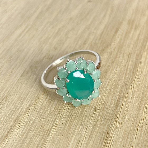 Срібна каблучка зі смарагдом 3,857 карата