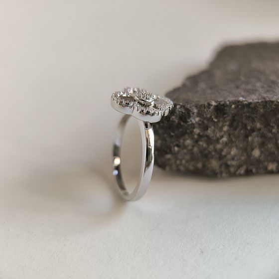 Срібна каблучка з фіанітами