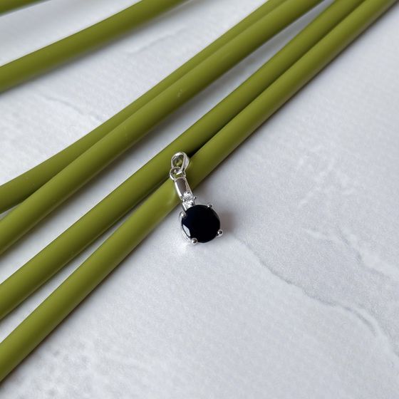 Silver pendant with sapphire 2.503ct