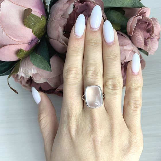 Серебряное кольцо с розовым кварцем 8ct