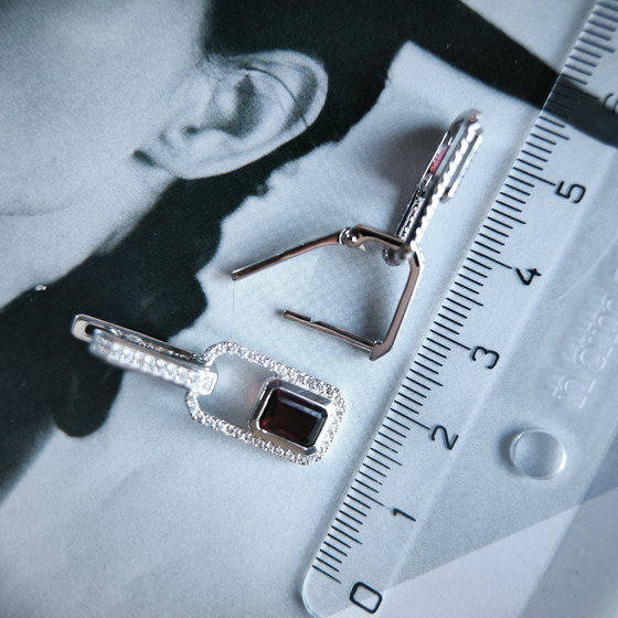 Срібні сережки з гранатом 3,397 карата