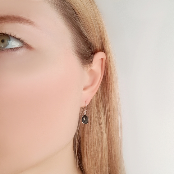 Срібні сережки з оніксом