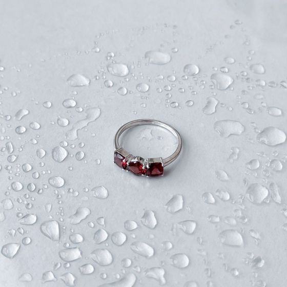 Silver ring with a 2.242-carat garnet