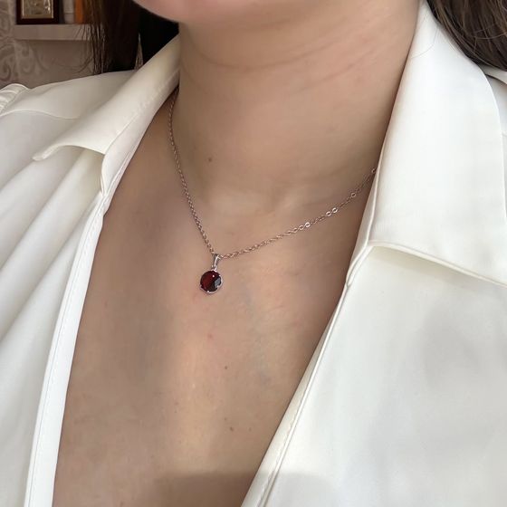 Серебряная подвеска с гранатом