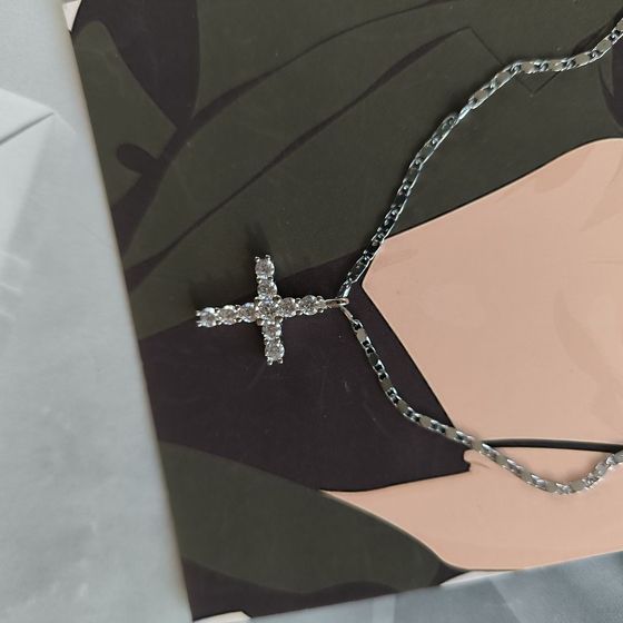 Срібний хрестик з фіанітами