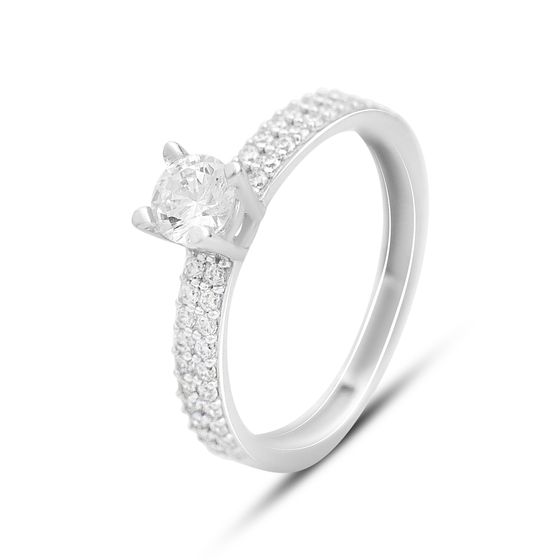 Gold ring with 0.6ct phianites