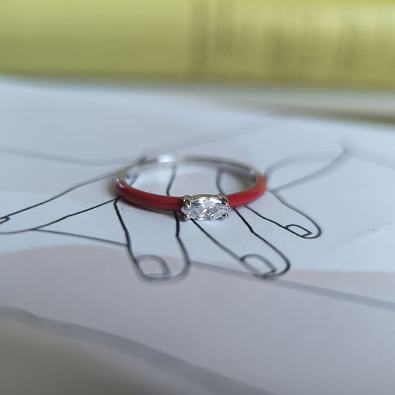 Серебряное кольцо с фианитами, емаллю