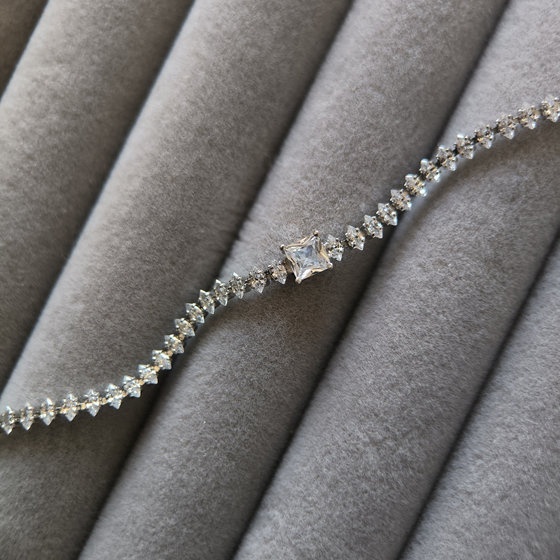 Silver bracelet with cubic zirconia