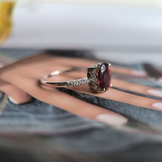 Silver ring with garnet nano, phianites
